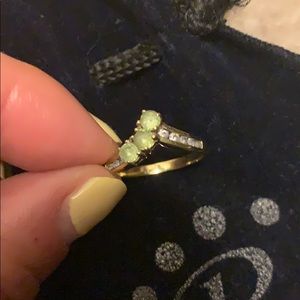 Vintage 18K stamped gold ring w/ green stones